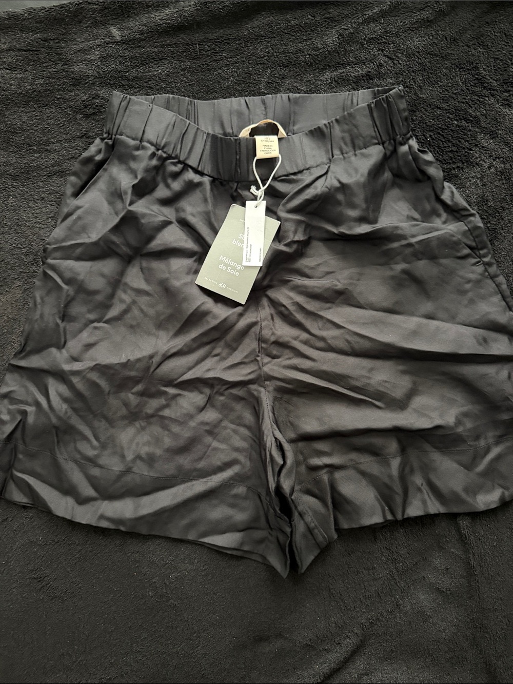 NWT H&M Silk Blend Black Elastic-Waist Women's Shorts w/pockets- size 2